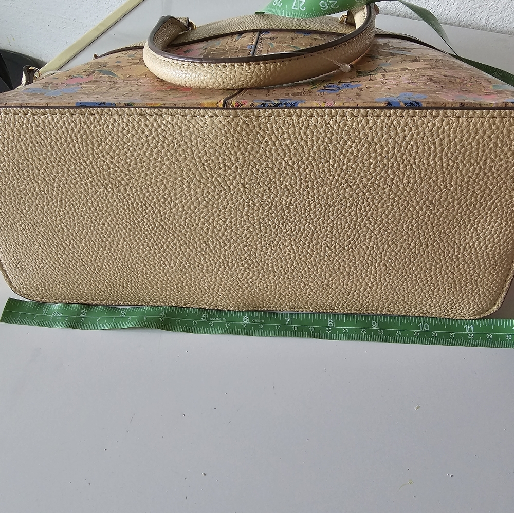 A new bag with tags floral design, kind beige color, - Picture 3 of 10
